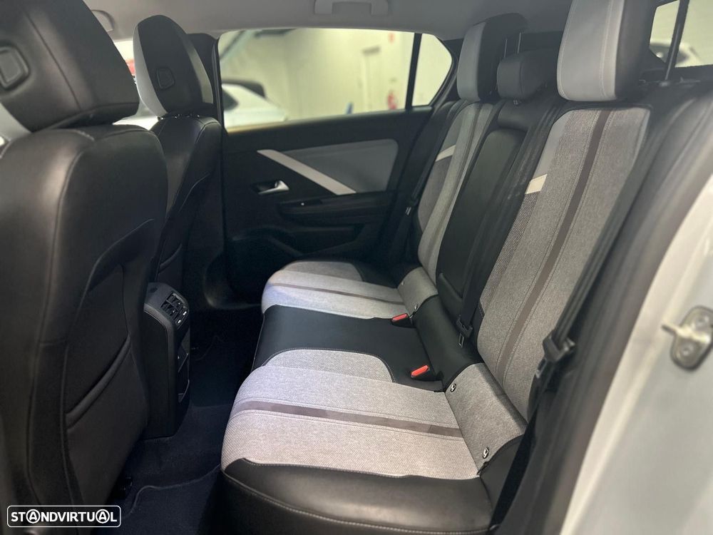 Opel Astra 1.2 T Elegance - 10