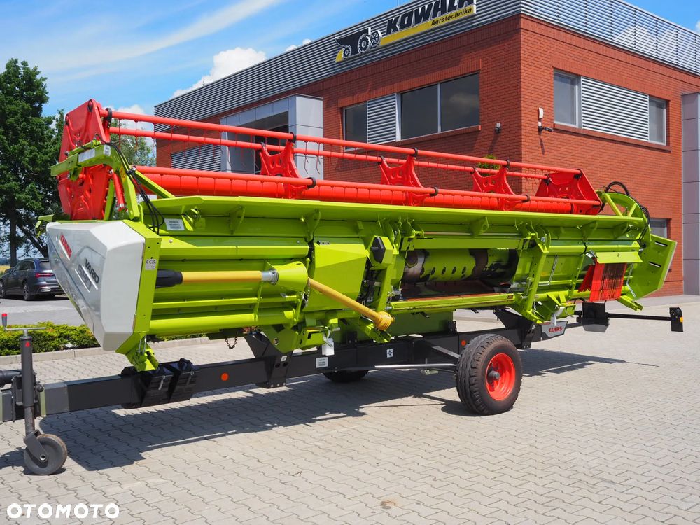 Claas Trion 720 MONTANA + V680 - 15