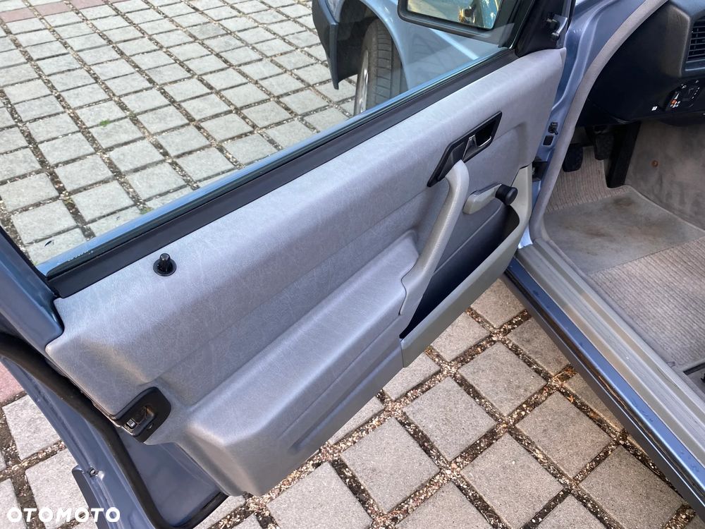 Mercedes-Benz W201 (190) - 11