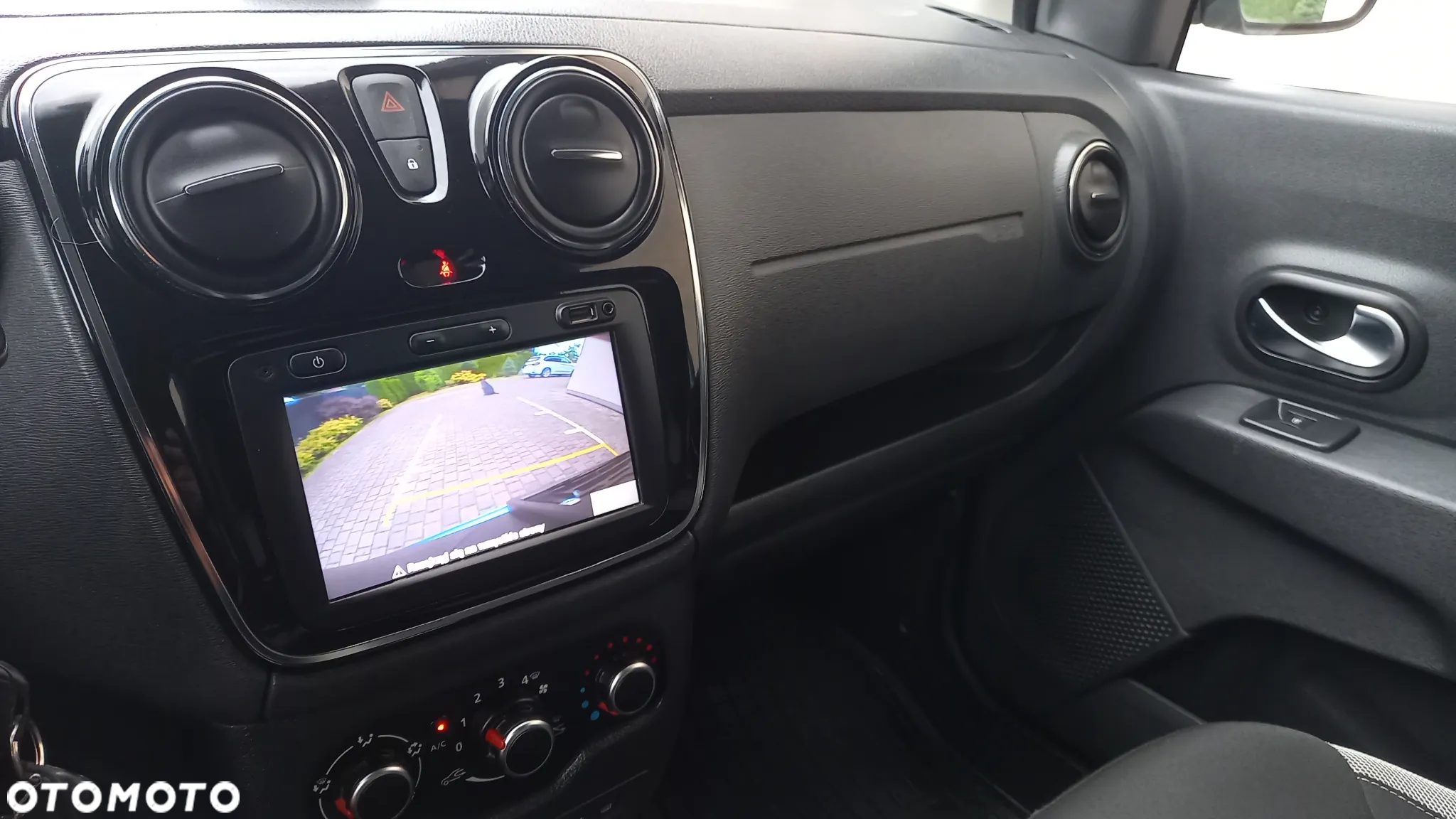 Dacia Lodgy 1.6 SCe Stepway S&S - 9
