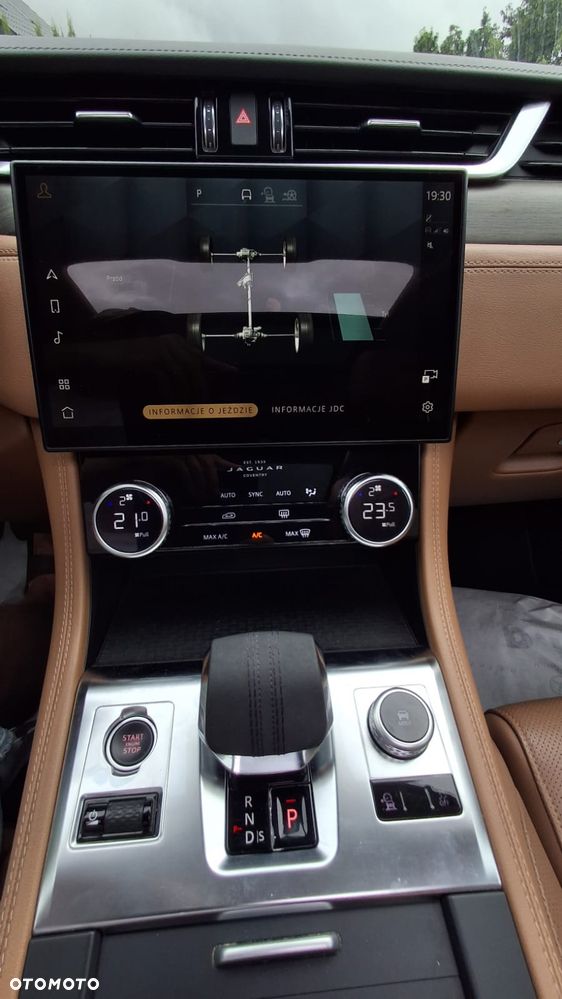 Jaguar F-Pace D200 AWD R-Dynamic SE 90th Anniversary Edition - 28