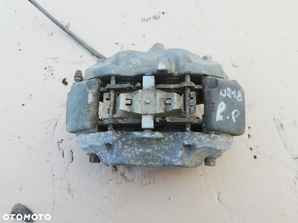 Mercedes-Benz CLS w218 zacisk hamulcowy prawy przód przedni 3.0CDI