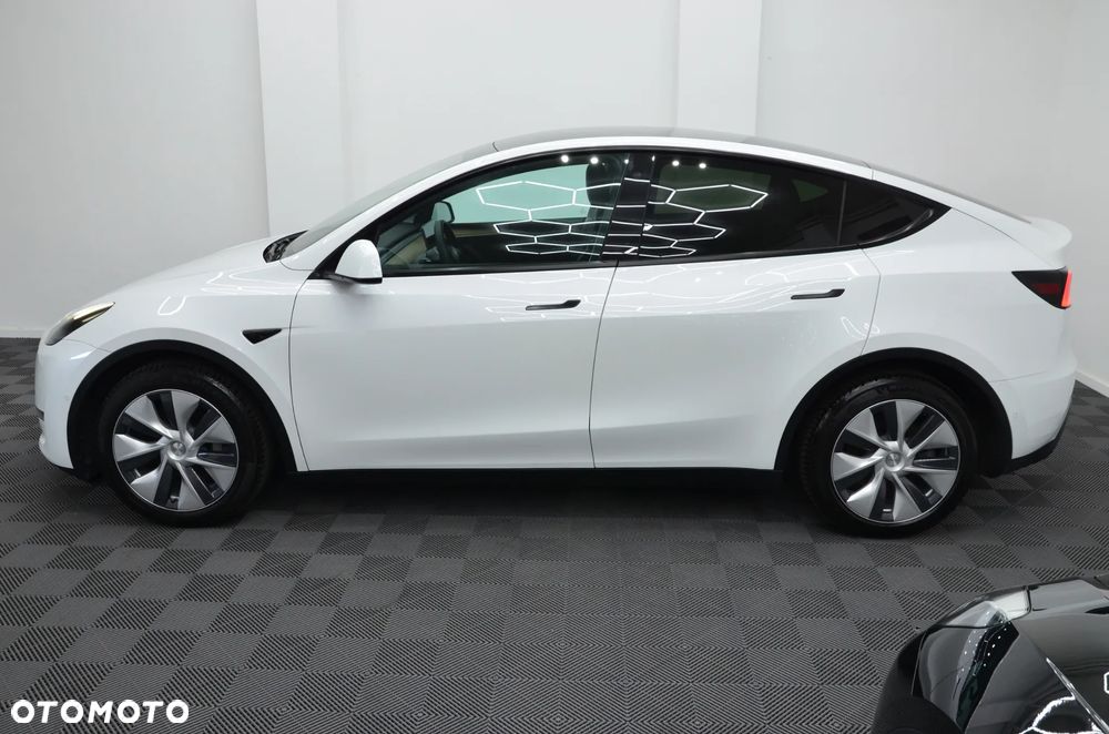 Tesla Model Y Long Range AWD - 5