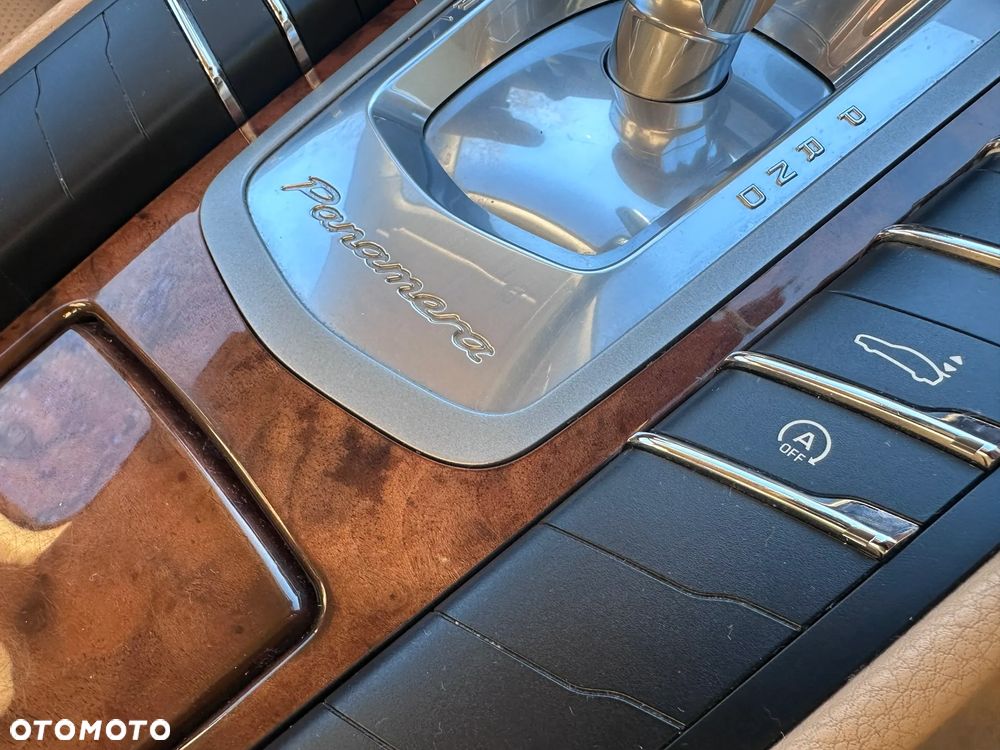 Porsche Panamera 4 - 19