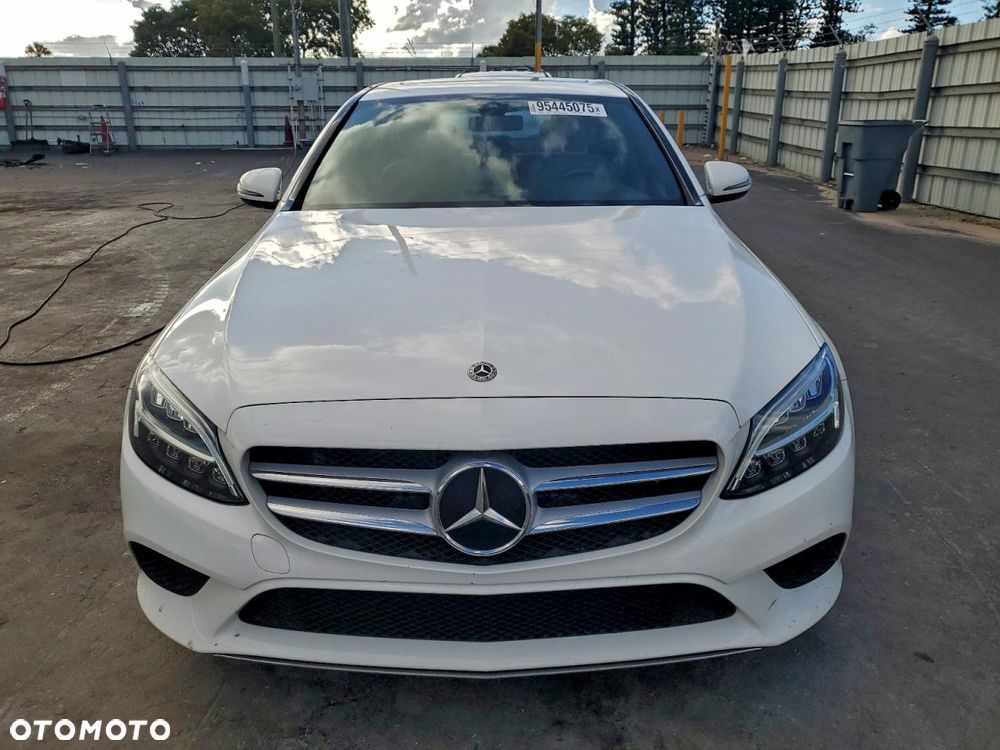 Mercedes-Benz Klasa C 300 9G-TRONIC - 6