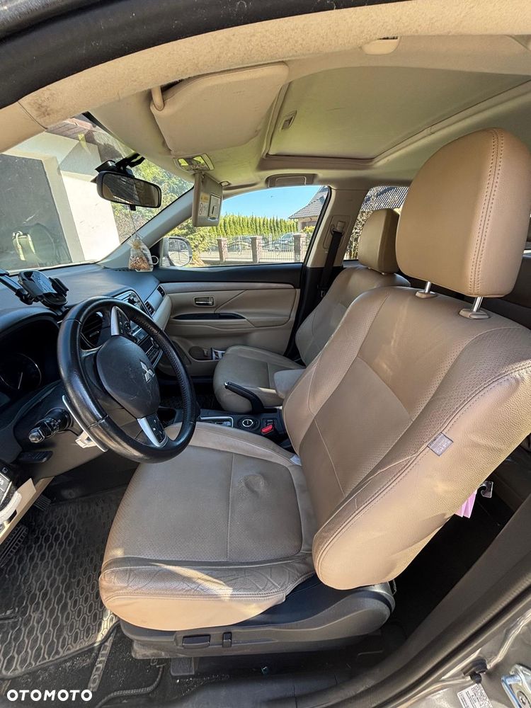 Mitsubishi Outlander 2.2 DID Instyle Navi - 4