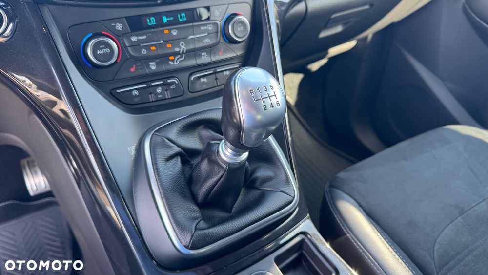 Ford Kuga 1.5 EcoBoost 2x4 ST-Line - 38