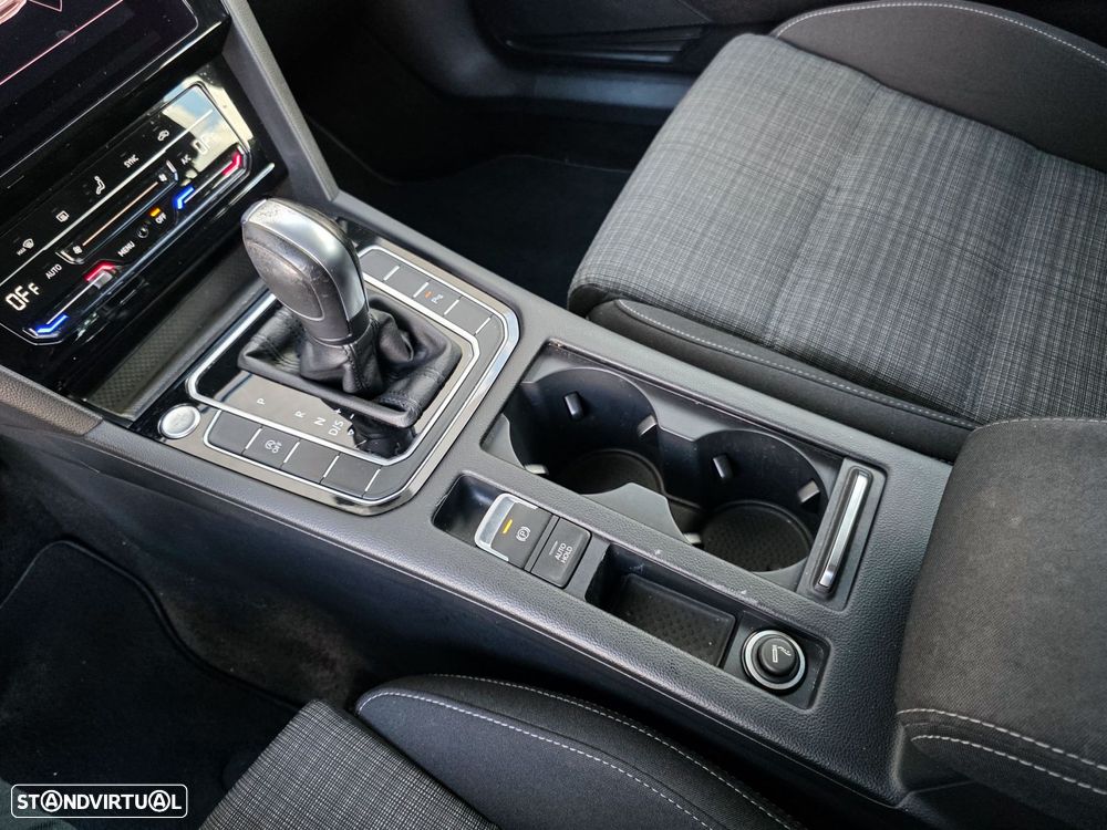 VW Passat Variant - 43