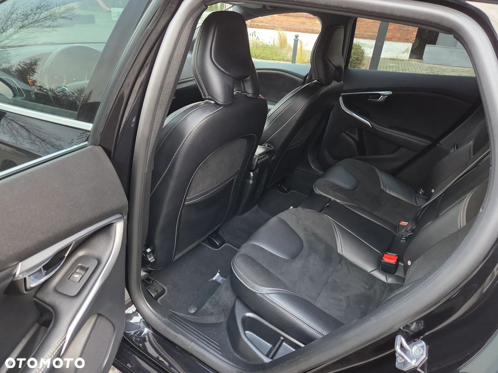 Volvo V40 D3 Drive-E R-Design Momentum - 19