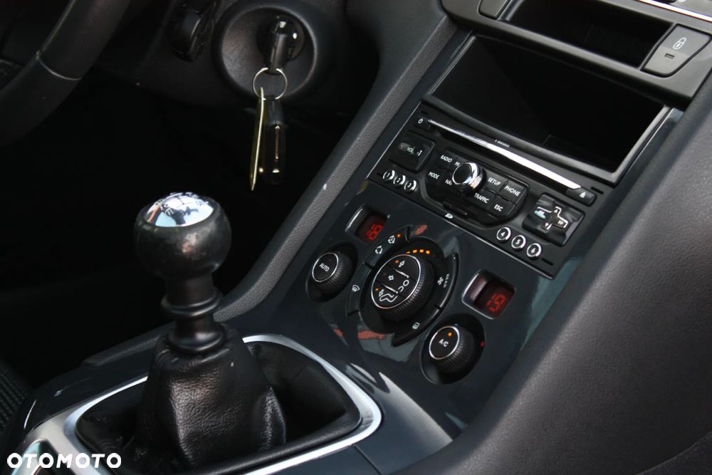 Peugeot 5008 1.6 THP Allure 7os - 27