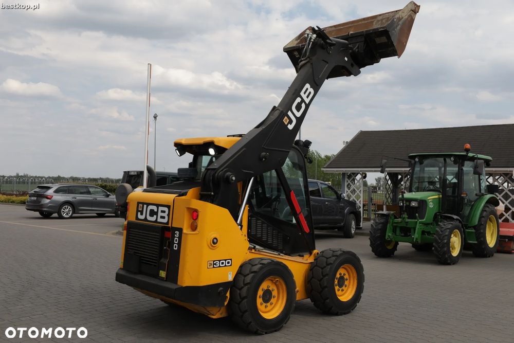 JCB 300 T4 Miniładowarka Skid steer - 17