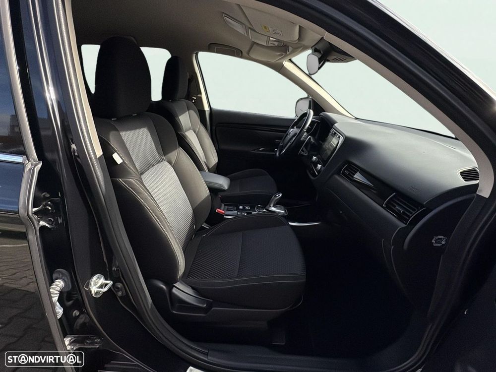 Mitsubishi Outlander - 16