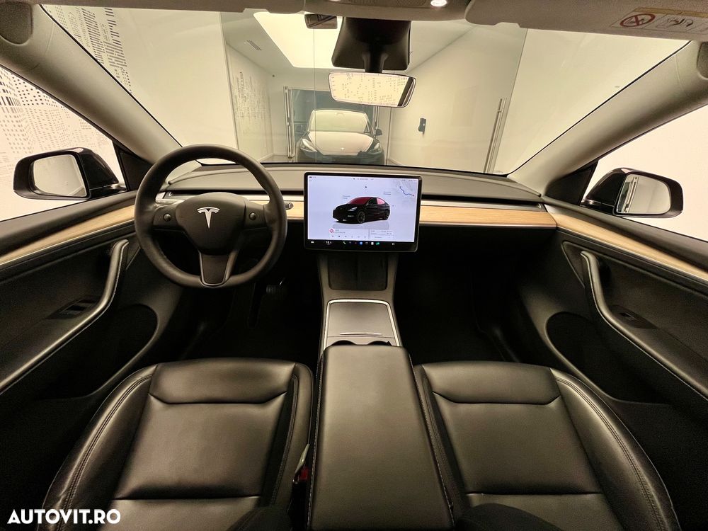 Tesla Model Y Long Range RWD - 16
