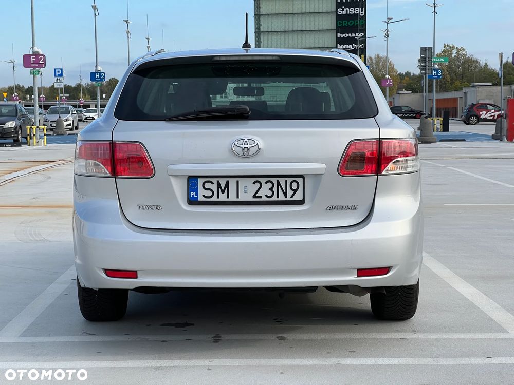 Toyota Avensis - 6