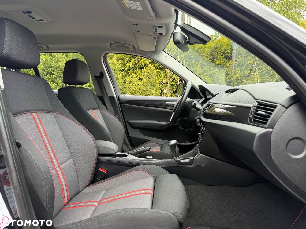 BMW X1 xDrive20i Sport Line - 27