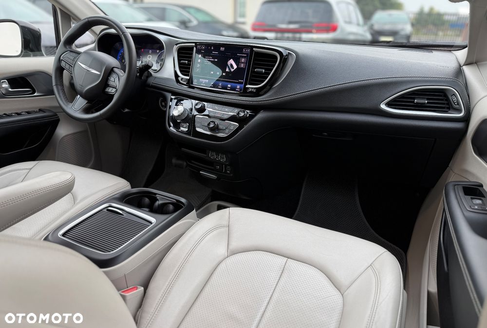 Chrysler Pacifica - 25