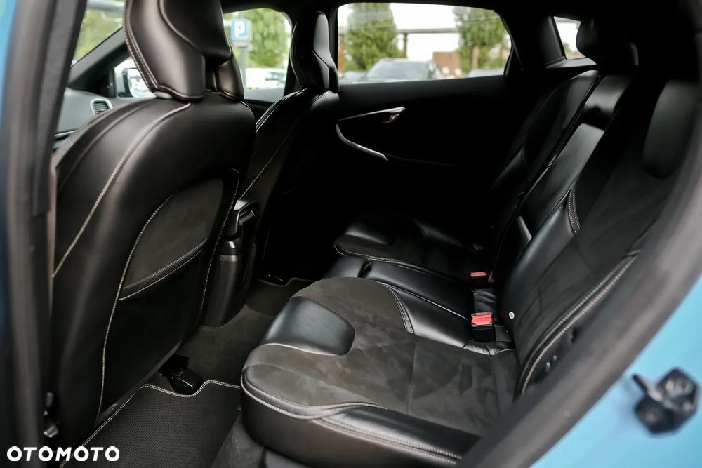 Volvo V40 D3 R-Design - 21