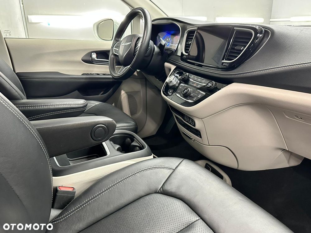 Chrysler Pacifica - 20
