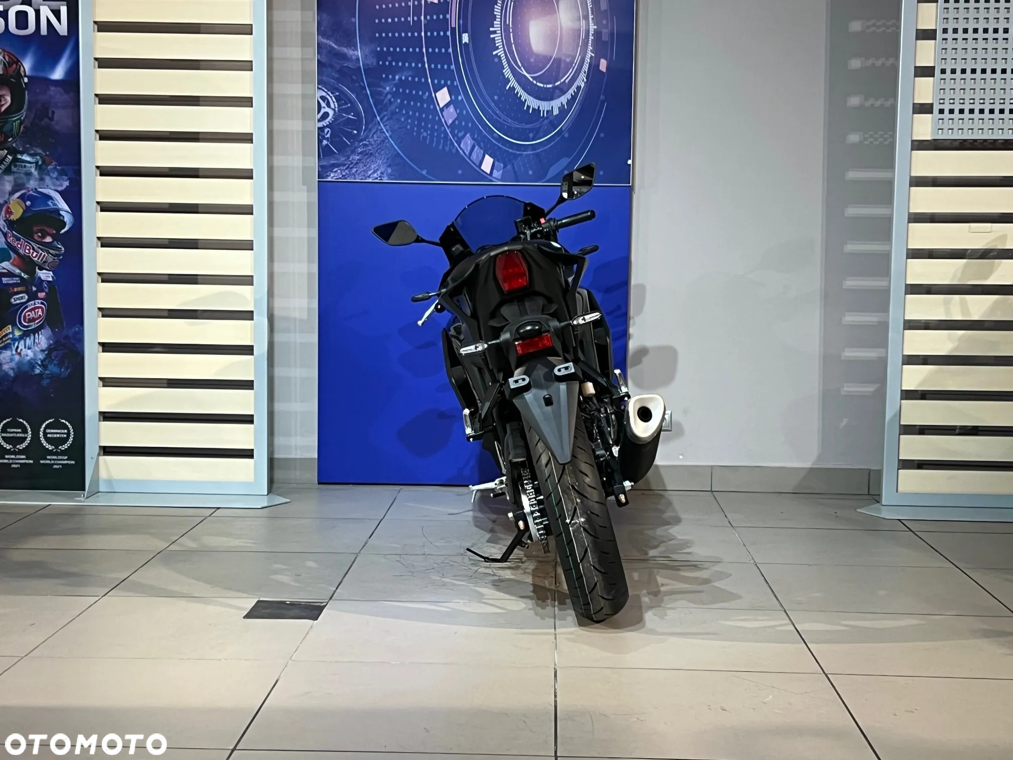 Yamaha R3 - 4