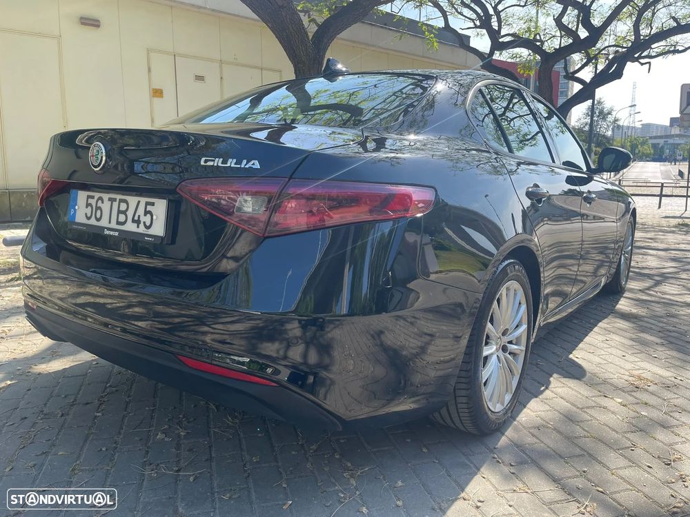 Alfa Romeo Giulia 2.2 D AT8 - 9