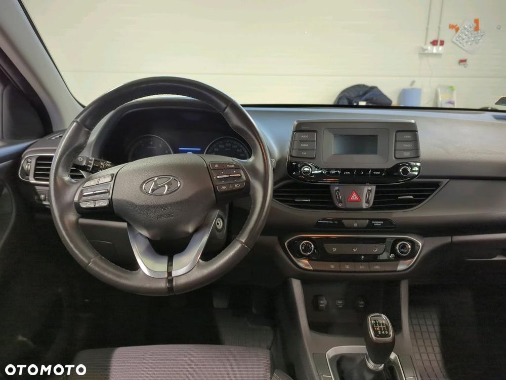 Hyundai i30 1.5 DPI Classic + - 7