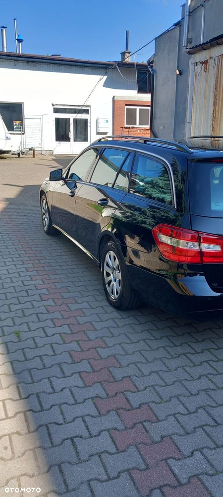 Mercedes-Benz Klasa E 220 CDI DPF BlueEFFICIENCY Automatik Elegance - 4