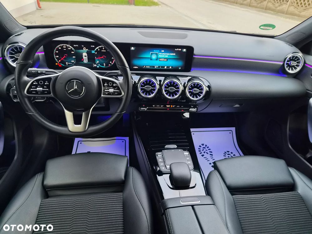 Mercedes-Benz Klasa A 180 7G-DCT Special Edition - 16