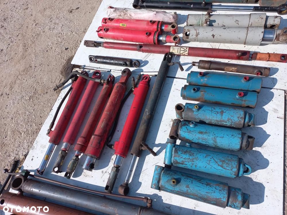 Siłowniki hydrauliczne ,siłownik elektryczny , rury wysypu 45100065,45100029, serta,12719910, hydac M91,M92 ACW021162A,siłownik kabiny massey,3773719m91,tollo linear LA14,quivogne VER04528, 0.9123,330.4 ,A4922096 ,CZUJNIK NACISKU OSI LOAD 969-0075, HYDAC 394488, AMAZONE M80X80 SIŁOWNIK PODNOŚNIKA SAME,DEUTZ HEDRA MF 32,34,36,38,40 - 3