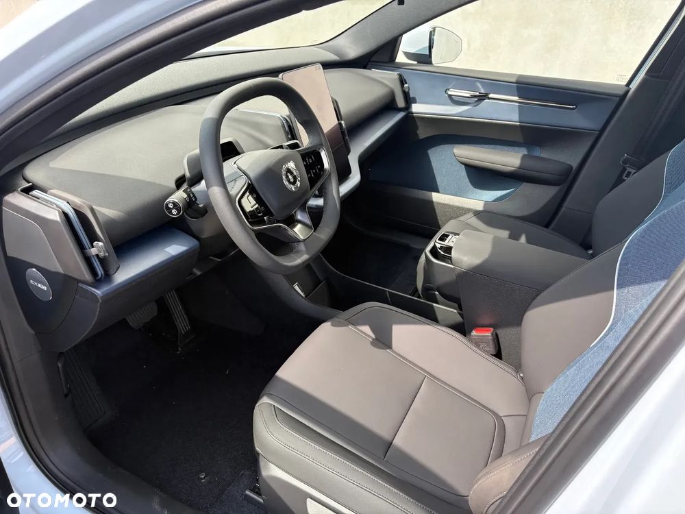 Volvo EX30 51kWh Single Motor Plus - 4