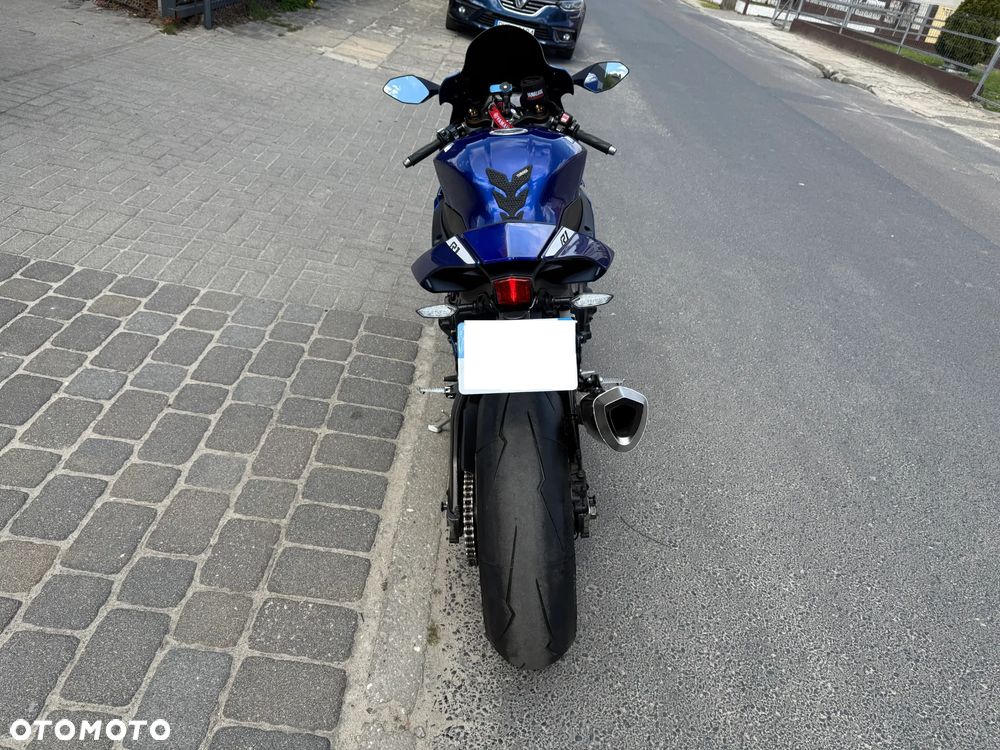 Yamaha R1 - 7