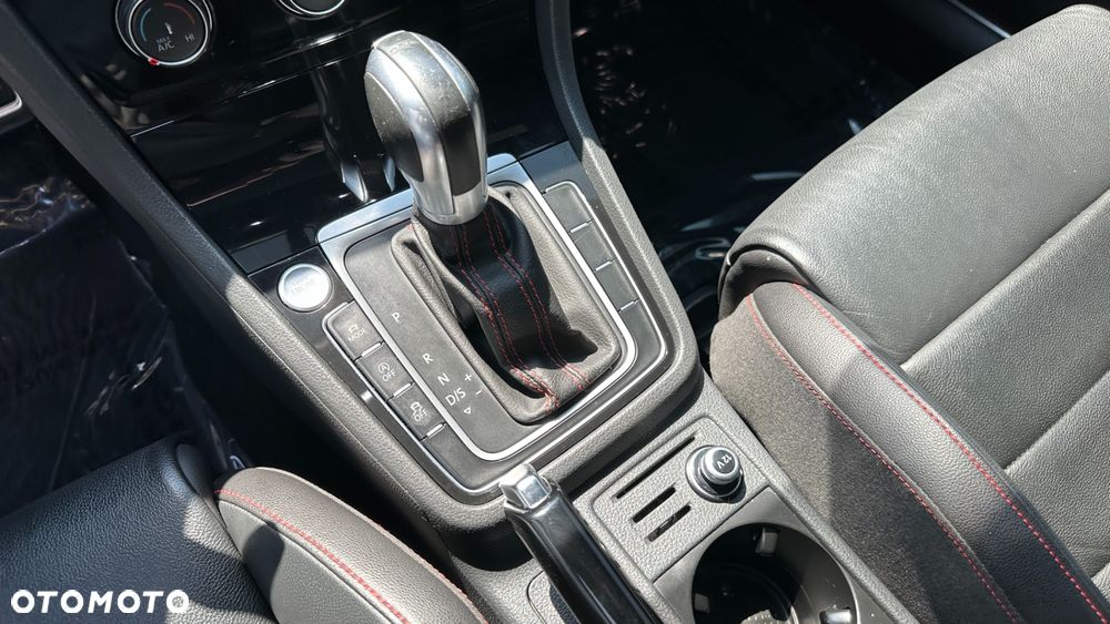 Volkswagen Golf - 18