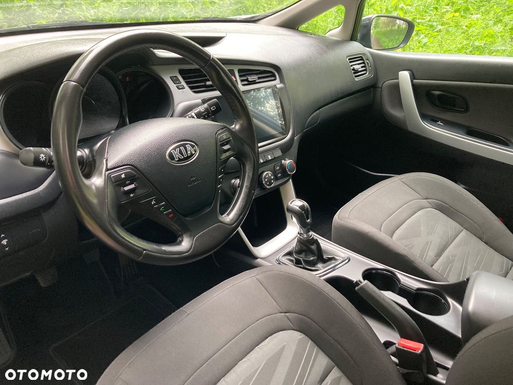 Kia Ceed - 12