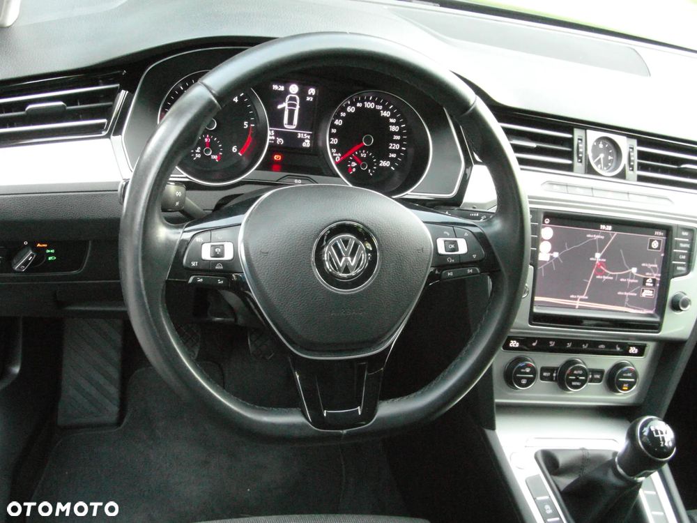Volkswagen Passat 2.0 TDI BMT Comfortline - 23