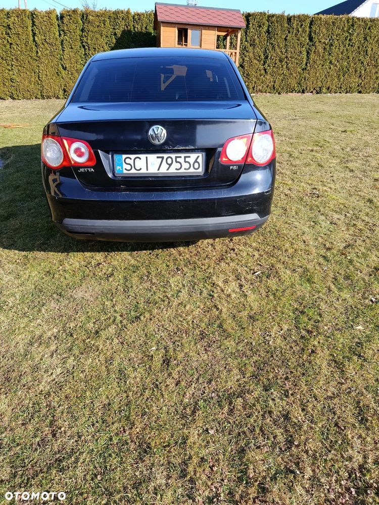 Volkswagen Jetta 1.6 FSI Comfortline - 5
