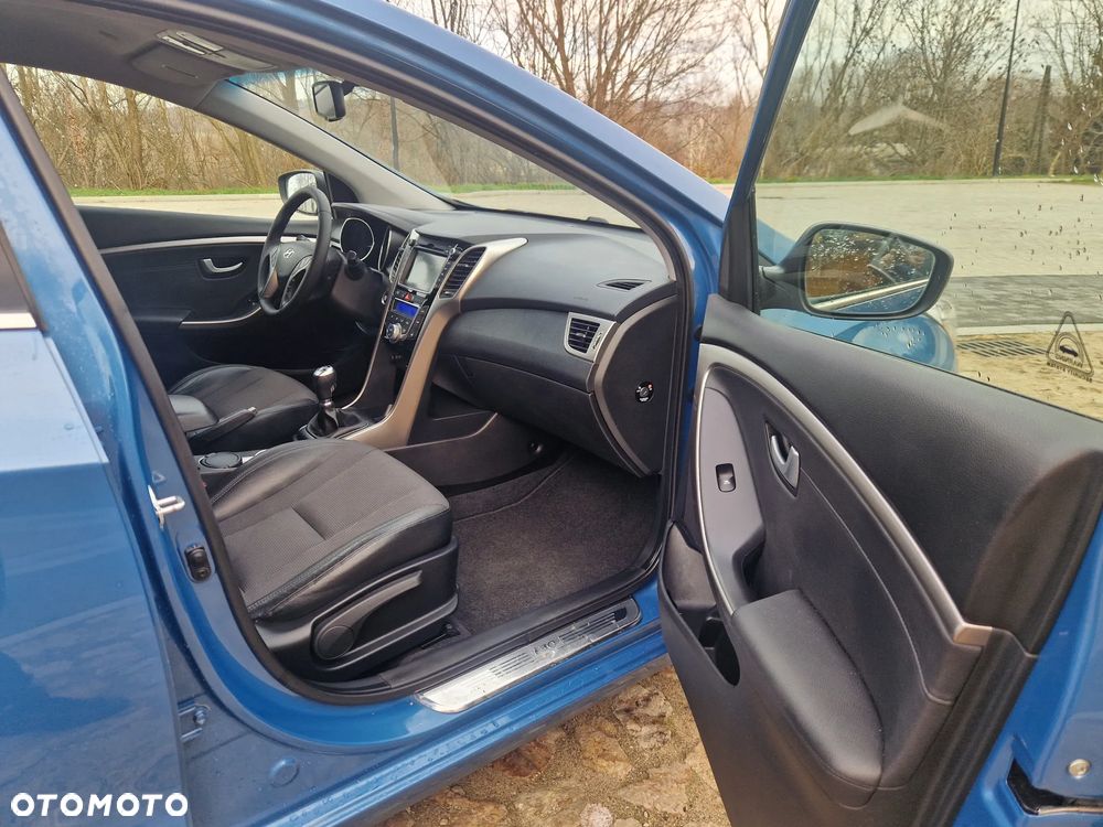 Hyundai i30 blue 1.6 GDI YES Gold - 13