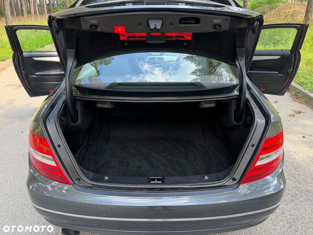 Mercedes-Benz Klasa C 250 CGI BlueEff - 32