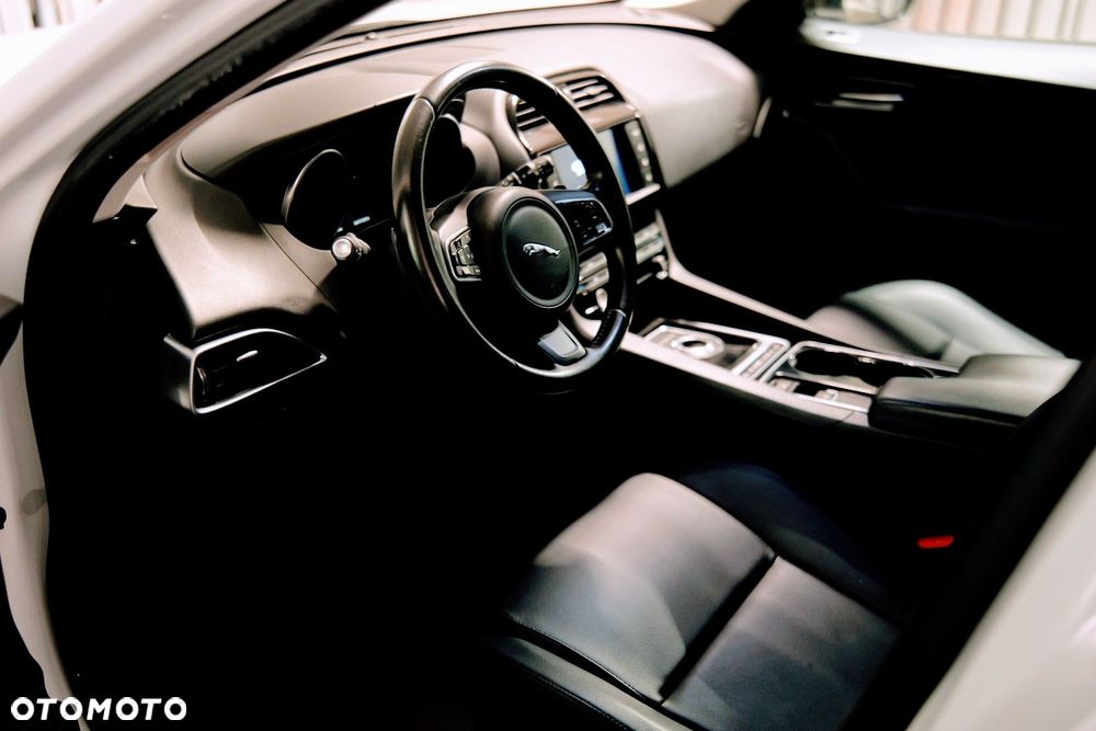 Jaguar F-Pace 35t AWD Prestige - 34