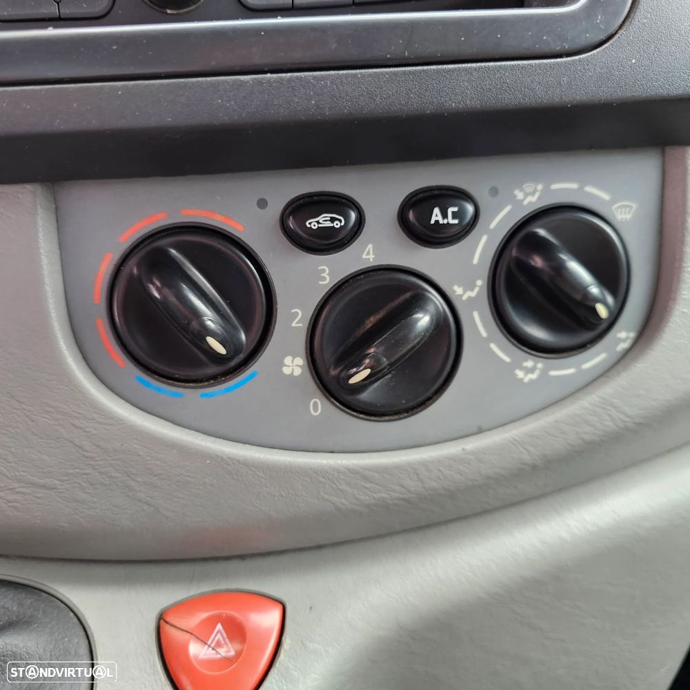 Renault Trafic - 15
