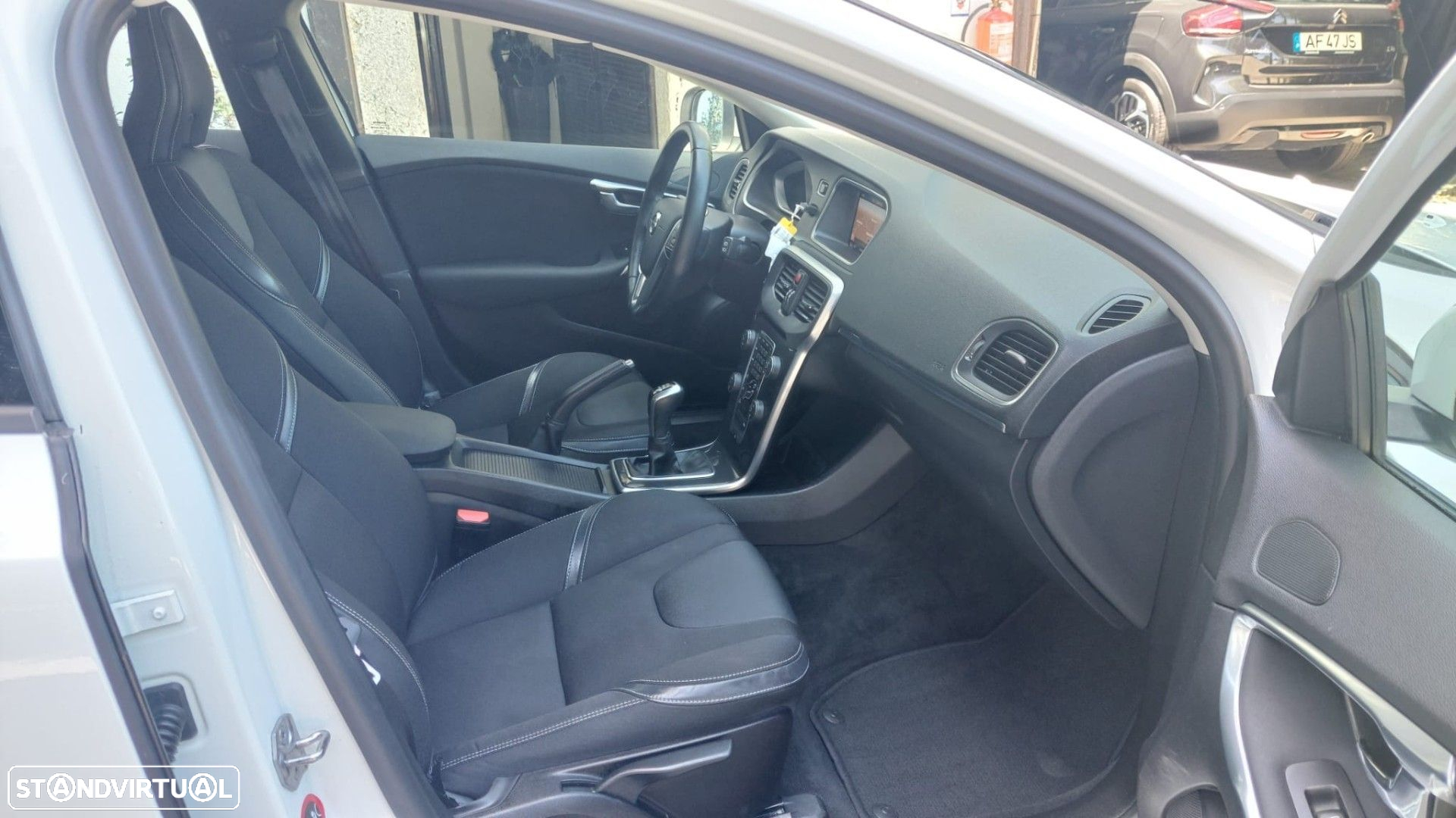 Volvo V40 2.0 D2 Summum - 9