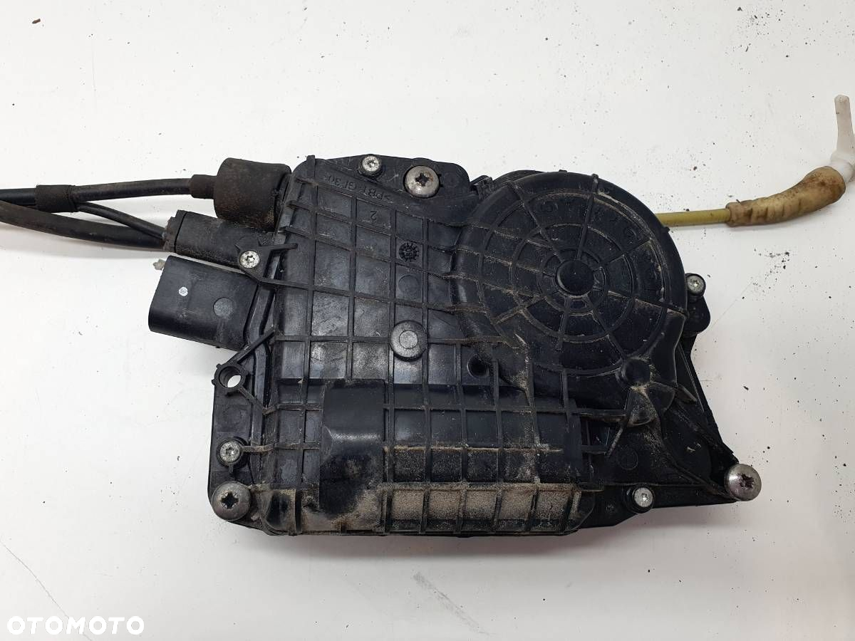 ZAMEK DOCIĄG DRZWI LEWY TYŁ BMW F01 F02 7185687 - 7