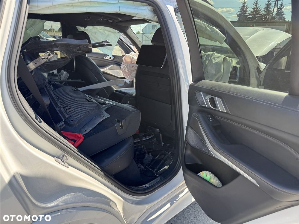 BMW X5 M50i - 23