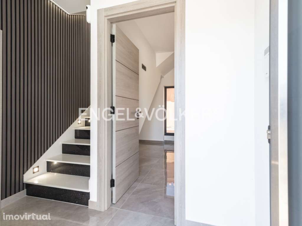 Moradia T2+2 com Vista Oceânica na Serenidade de São Domingos de Rana - Grande imagem: 3/41