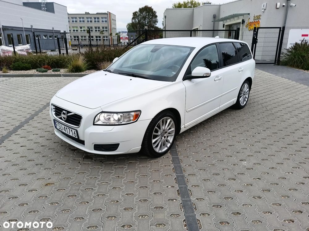 Volvo V50 D2 R-Design - 1