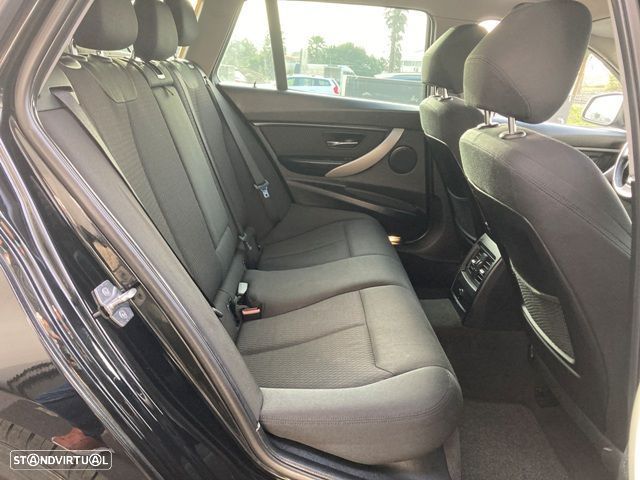 BMW 318 d Sport - 32