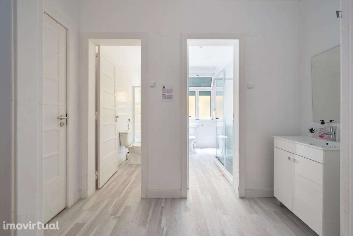 Quarto - localizado em Marquês de Pombal Lisbon - Grande imagem: 4/37