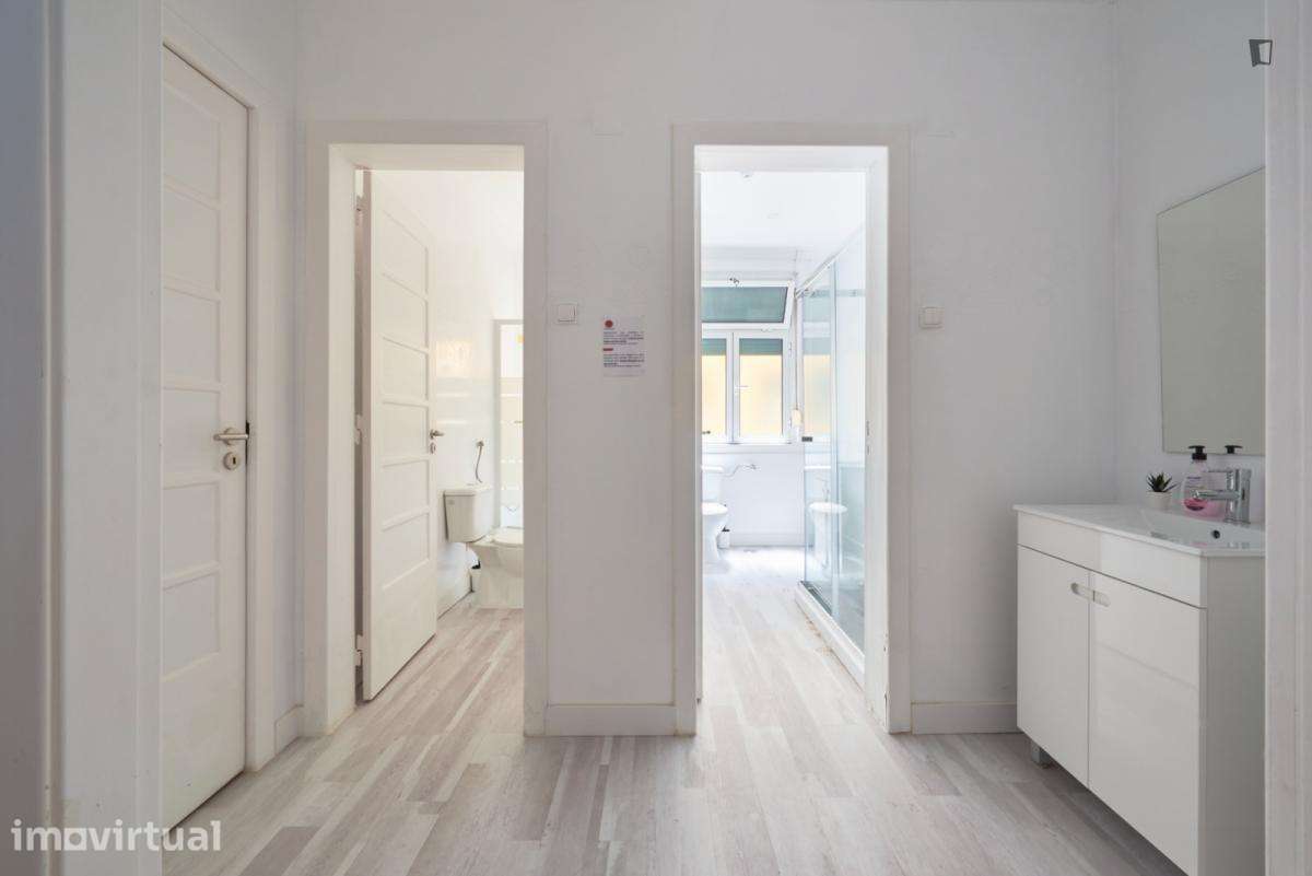 Quarto - localizado em Marquês de Pombal Lisbon - Grande imagem: 4/35