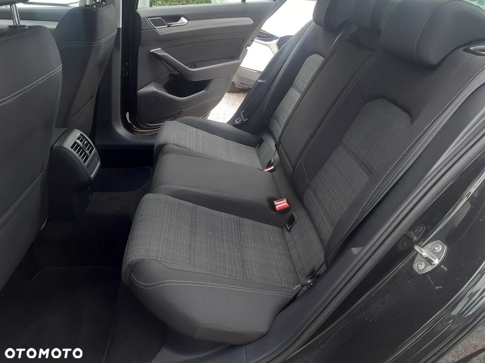 Volkswagen Passat - 24