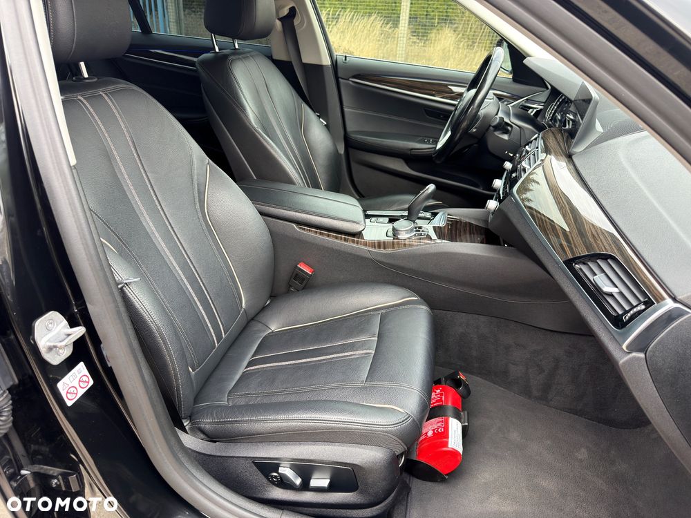 BMW Seria 5 530d xDrive Luxury Line - 31