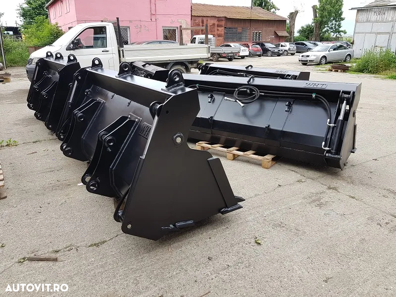 Cat 428 - 3