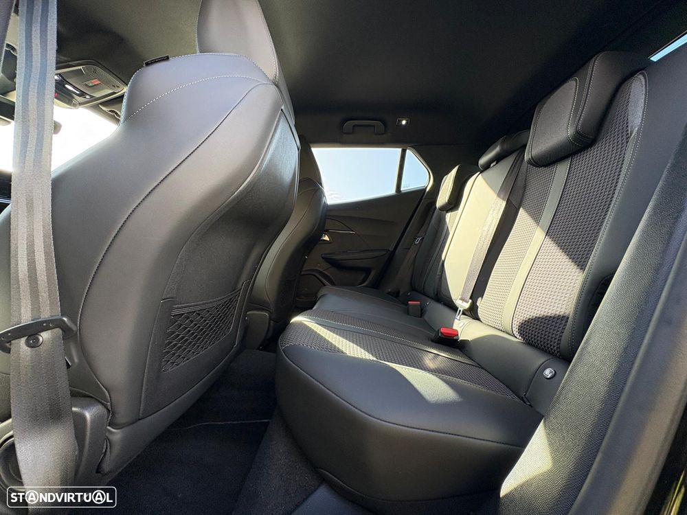 Peugeot 2008 BlueHDi 130 EAT8 GT - 28